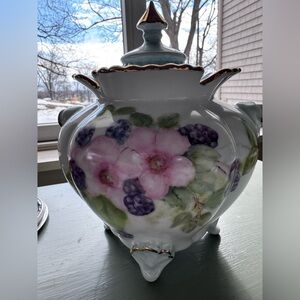 Hand painted porcelain Ginger jar with lid.